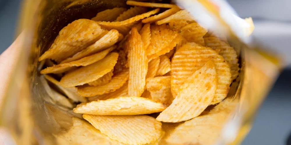 Люди предпочитают покупать чипсы с новыми вкусами - производитель решил добавить перчика и свежести