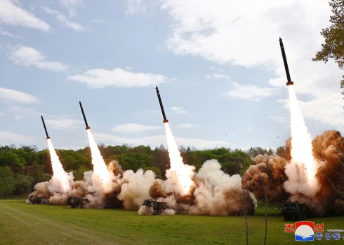 Ziemeļkoreja izmēģina balistiskās raķetes