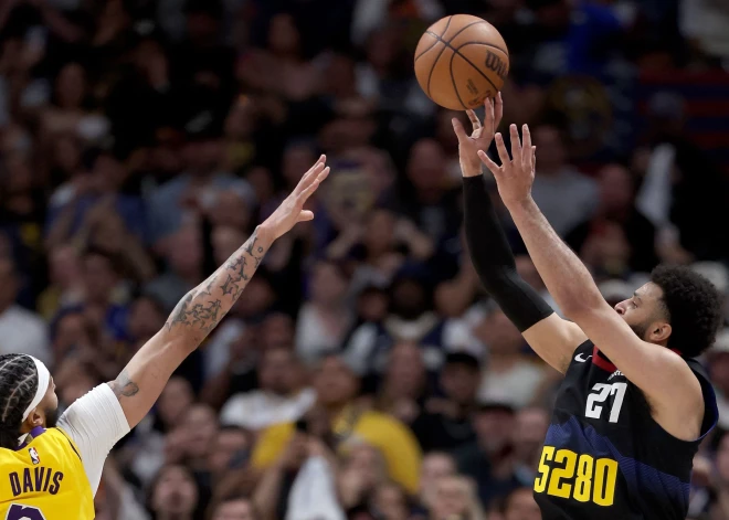 Marejs sāpina "Lakers"; "Knicks" skandalozi izgābjas. 11 no 11 uzvarām mājinieku komandām!