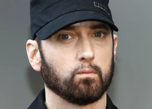 Eminems jau 16 gadus nelieto alkoholu; reperis publicē zīmīgu foto