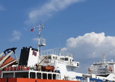 Šobrīd Zviedrijas jūras spēki jau brīdina - flotes rīcībā ir arī dokumentācija, ka Krievijas "ēnu flotes" kuģi var tikt izmantoti izlūkošanai, sakaru pārtveršanai.