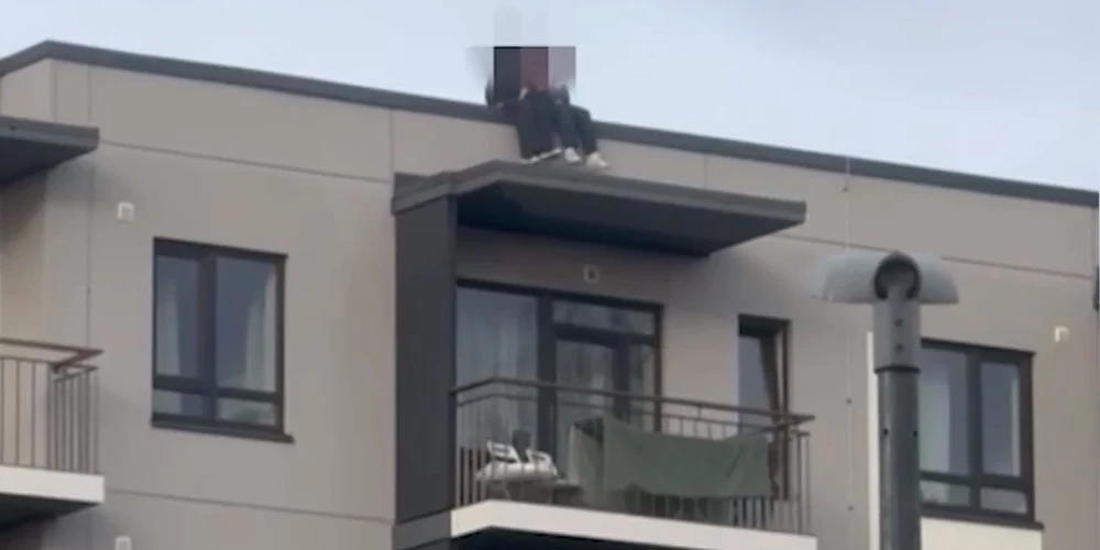 Снимали, как "прыгают" с шестого этажа: для двух девушек в Пурвциемсе съемки для Instagram закончились вызовом полиции
