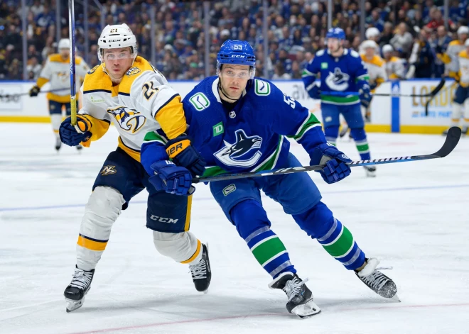 Bļugera "Canucks" zaudē Stenlija kausa otrajā spēlē; "Panthers" panākums arī otrajā mačā
