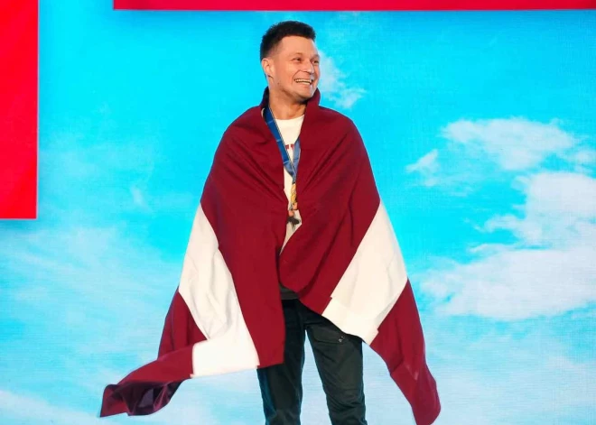 Latvijas pārstāvis Toms Īvāns Makao notikušajās sacensībās izcīnīja Eiropas kausu un ieguva trešo vietu Pasaules kausa izcīņā iekštelpu lidošanā brīvās izvēles programmā.