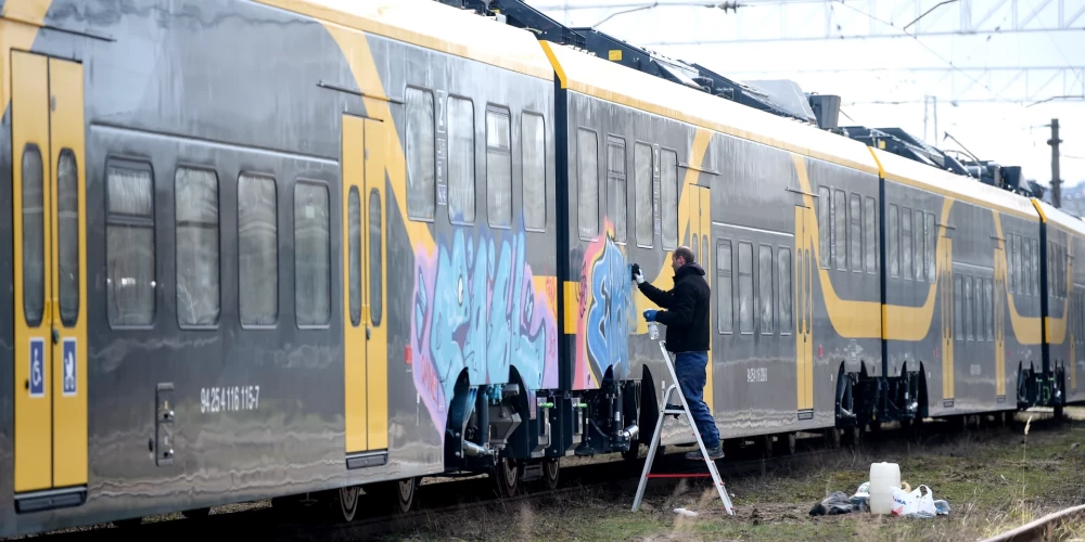 Не просто граффити, а преступление против государства: хотят ужесточить наказание за порчу поездов