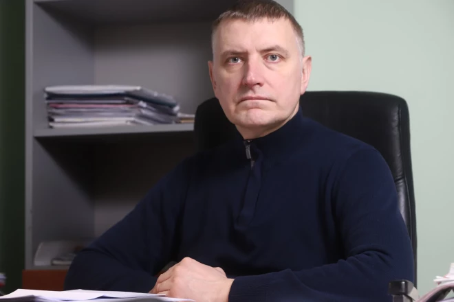 Jānis Āboltiņš ir pirmais Latvijā, kurš uzsāka fiziskas personas maksātnespējas procesu: “Mana sieva tolaik nogalvoja “Parex bankā” kredītu, kas bija 400 000 latu, bet viņas vienīgie ienākumi bija bērna pabalsts – septiņi lati.”