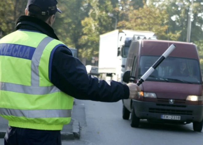 Plāno divkāršot sodus šoferiem, kuri brutāli pārsniedz atļauto braukšanas ātrumu