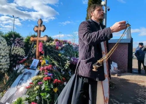 Kremlis turpina atriebties Navaļnijam pēc nāves — patriarhs Kirils soda garīdznieku, kurš izvadīja kolonijā nomocīto opozicionāru pēdējā gaitā