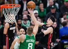 Porziņģis pārsteidzoši mazrezultatīvs, Bostonas "Celtics" zaudē Maiami "Heat" Austrumu konferences ceturtdaļfināla otrajā spēlē