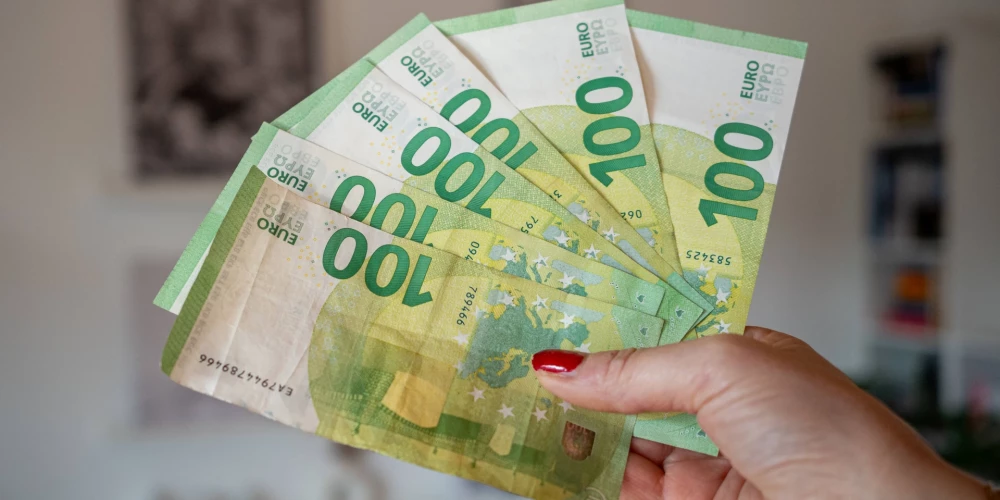 Arī Latvijā būs ierobežojums skaidras naudas maksājumiem – tie nedrīkstēs pārsniegt 10 000 eiro
