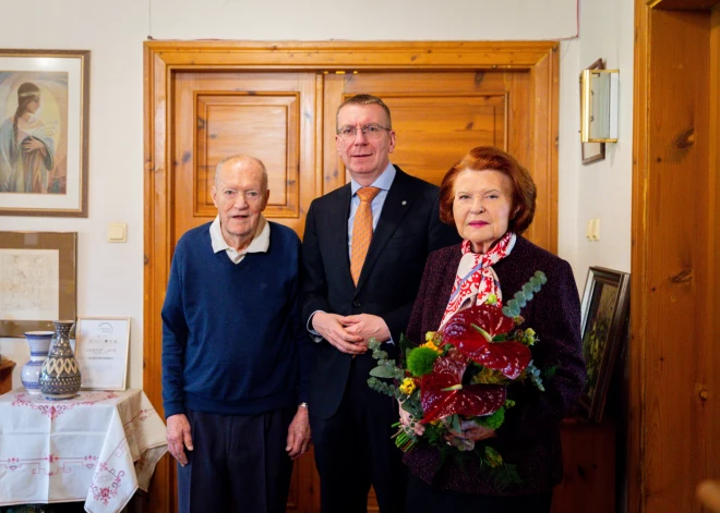 Встреча президента Латвии Эдгара Ринкевича с экс-президентом Латвии Вайрой Вике-Фрейбергой и Имантом Фрейбергсом в Ивандской волости.