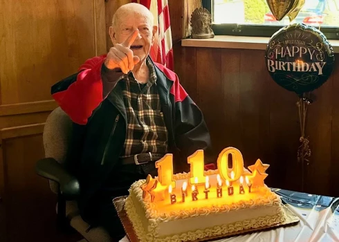 "Он никогда не следил за питанием и ел все, что хотел": американец в 110 лет ездит за рулем и поднимается по лестнице