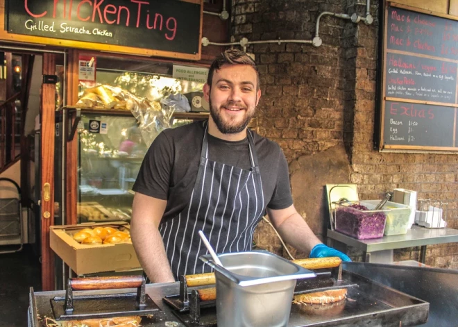 С работающих за границей хотят взимать налоги в Латвии