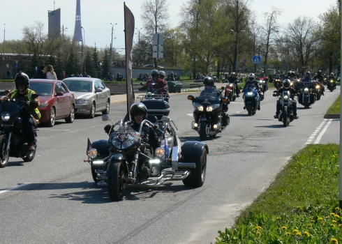 ФОТО: сезон в Риге открылся парадом мотоциклистов
