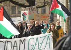 FOTO; VIDEO: Rīgā atkal norit gājiens palestīniešu atbalstam - ebreju kopiena lūdza nepieļaut antisemītismu
