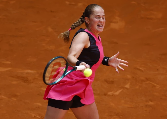 Ostapenko ar Kičenoku sasniedz prestižā Madrides turnīra dubultspēļu ceturtdaļfinālu