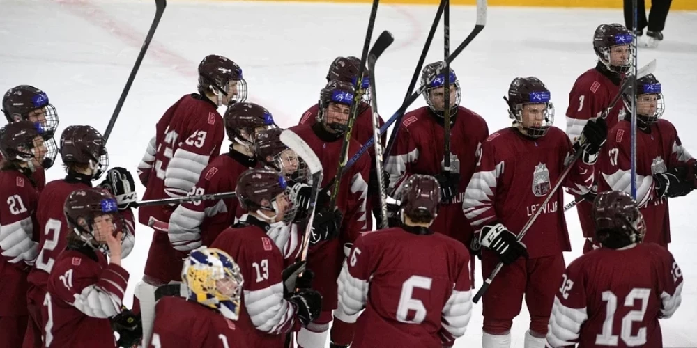 Latvijas U-18 hokejisti pasaules čempionātā cieš sakāvi pret ASV vienaudžiem