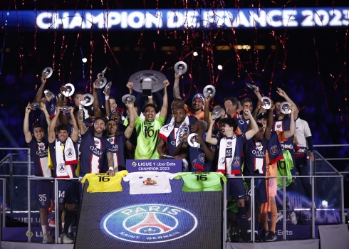 Francijā "Murkšķa diena" — Parīzes "Saint-Germain" futbolisti kārtējo reizi saglabā valsts čempionu titulu