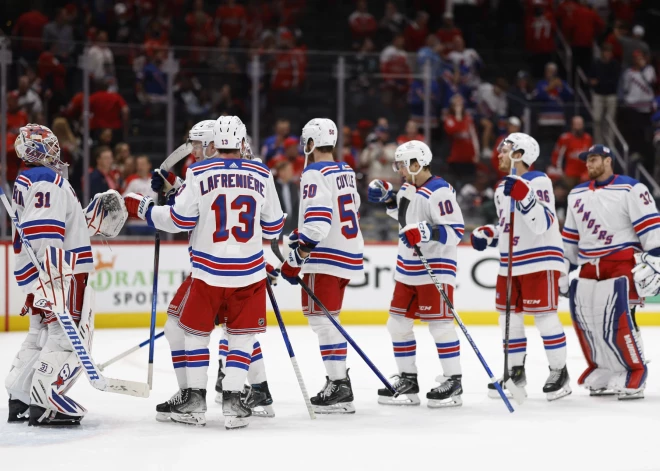 Ņujorkas "Rangers" hokejisti sērijā neatstāja nekādas cerības Vašingtonas "Capitals".