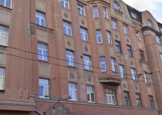 Два здания в центре Риги признали деградирующими среду
