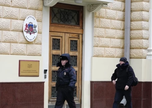 Высылаемые латвийские дипломаты должны покинуть Россию до конца дня 9 мая