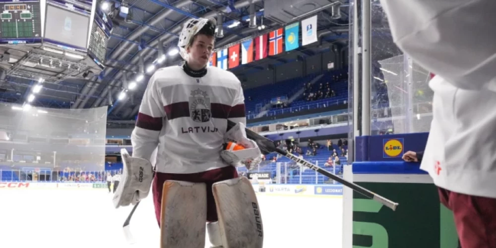 Latvijas U-18 hokejisti pasaules čempionātā piedzīvo zaudējumu un balansē uz robežas, lai iekļūtu ceturtdaļfinālā