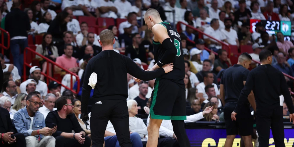 Porziņģis savaino kāju, trauma arī Teitumam; "Celtics" tomēr uzvar "Heat" sērijas 4. mačā