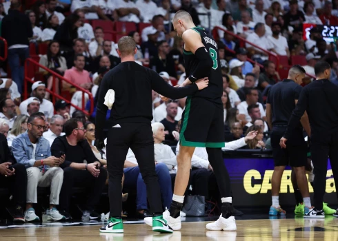 Porziņģis savaino kāju: "Celtics" uzvar "Heat"