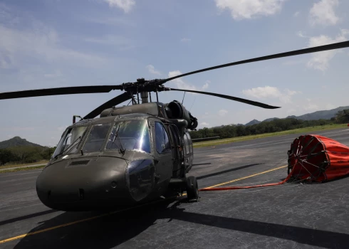 Kolumbijā nogāzies armijas helikopters: deviņi cilvēki gājuši bojā