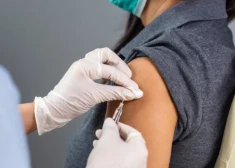 AstraZeneca впервые признала, что ее вакцина может вызывать опасные побочные эффекты