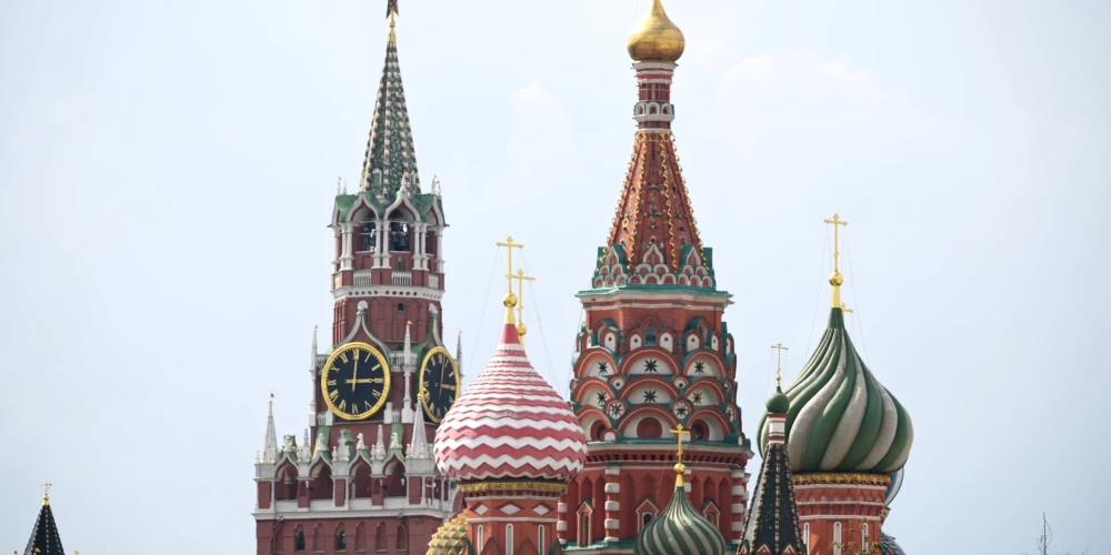Aiz propagandas priekškara: Kremļa histērija un klusējošie meli