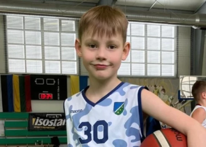 Šajā ģimenē aug trīs bērni, Rūdolfs ir vecākais. Mamma Laima un tētis Kaspars ir mīloši un brīnišķīgi vecāki. Traģēdija, kas sagrieza viņu dzīvi kājām gaisā, notika burtiski vienā sekundē - ātrā palīdzība, policija, reanimācija... Tā bija kā šausmu filma, kuru gribas pārtīt uz priekšu.