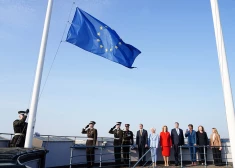 Rīgas pils tornī svinīgi pacelts ES karogs, atzīmējot 20. gadadienu kopš Latvija pievienojās blokam