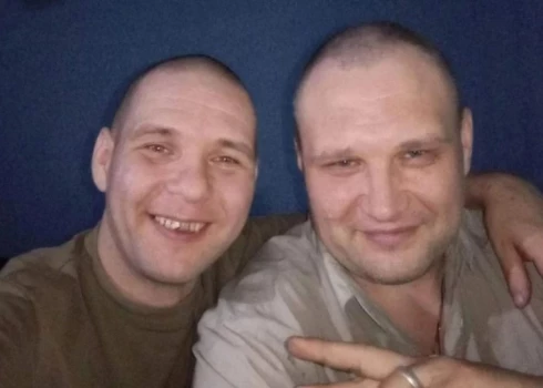 Встреча нелюдей! Российские каннибал и маньяк-расчленитель сделали совместное фото на войне в Украине