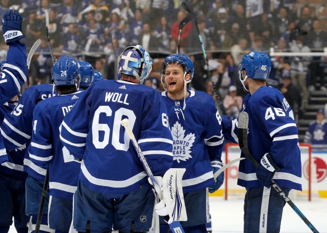 "Maple Leafs" sērijā pret "Bruins" panāk izsķirošo spēli