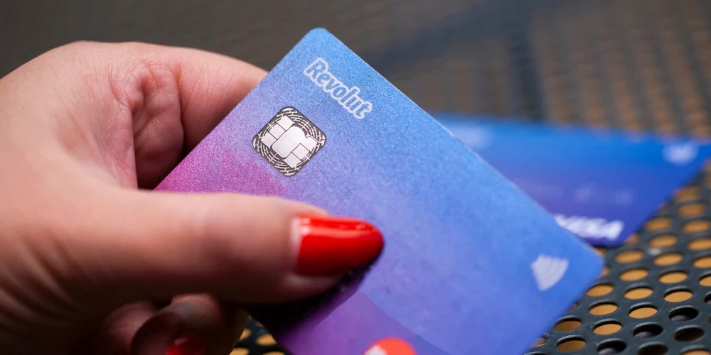 Revolut ir Lielbritānijas un Lietuvas tiešsaistes banka un finanšu tehnoloģiju uzņēmums, kas piedāvā banku pakalpojumus.