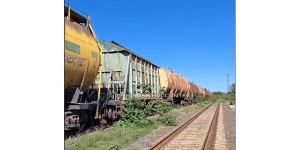 "Через это невозможно пробиться": как выглядит "царь-поезд", который Россия использует для войны в Украине