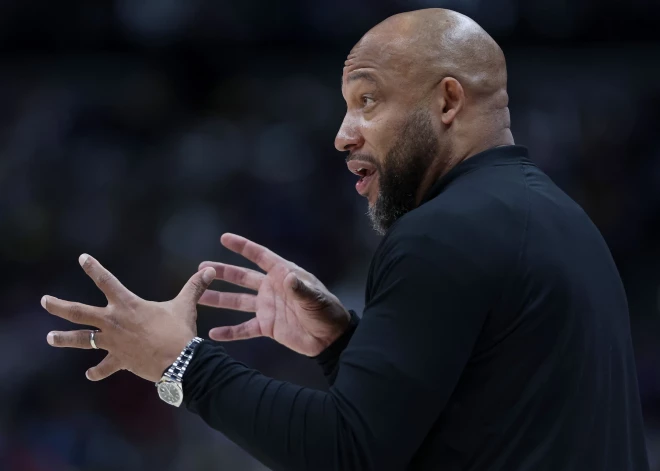 Hems atbrīvots no “Lakers” trenera amata