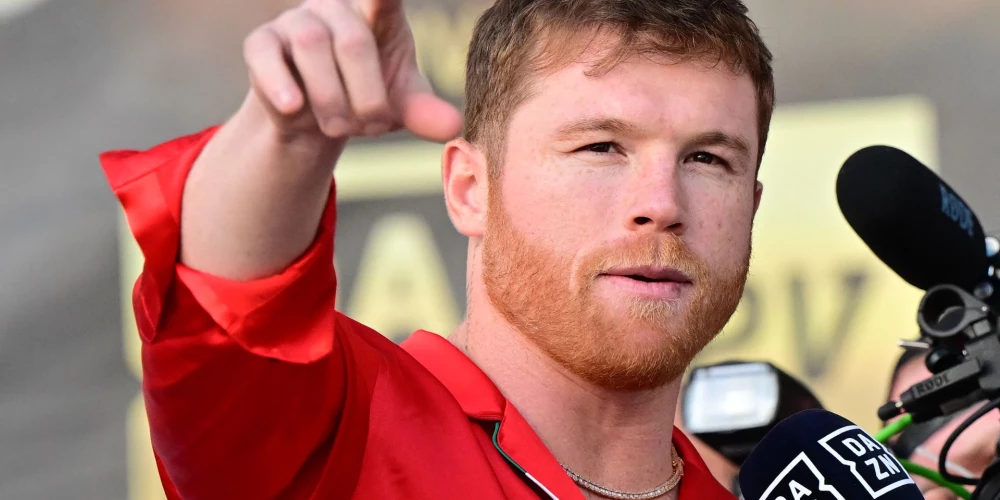 Sauls Kanelo Alvaress plaši pazīstams kā Canelo, ir meksikāņu profesionālais bokseris. Viņš ir piedalījies vairākos pasaules čempionātos četrās svara kategorijās no vieglā vidējā svara līdz pussmagajam svaram, ieskaitot vienotos titulus trijās no šīm svara kategorijām un lineāros titulus divās.