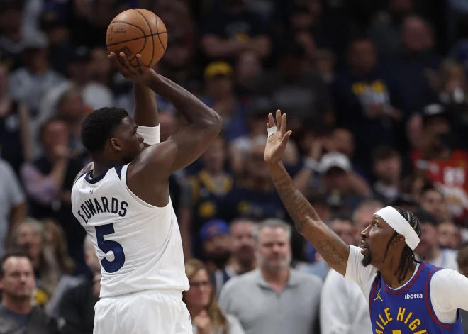 Edvardsa 43 punkti palīdz "Timberwolves" uzvarēt sērijas pirmo spēli pret "Nuggets"