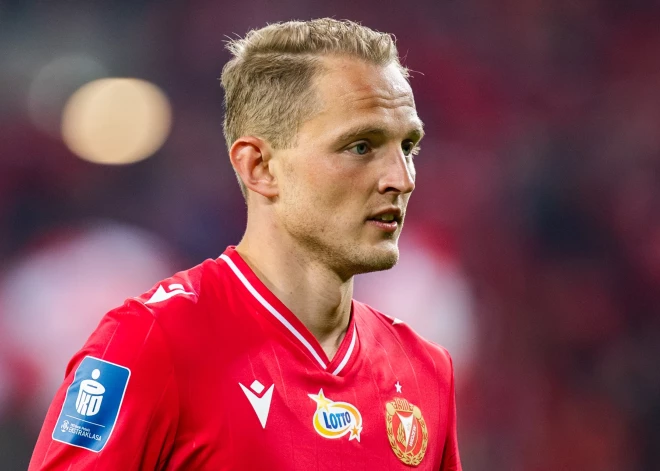 Cigaņiks Polijas ekstraklases spēlē raida bumbu savos vārtos