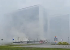 VIDEO: visa Skanste dūmos. Jaunuzceltajā “Elemental” biroju ēkā izcēlies ugunsgrēks