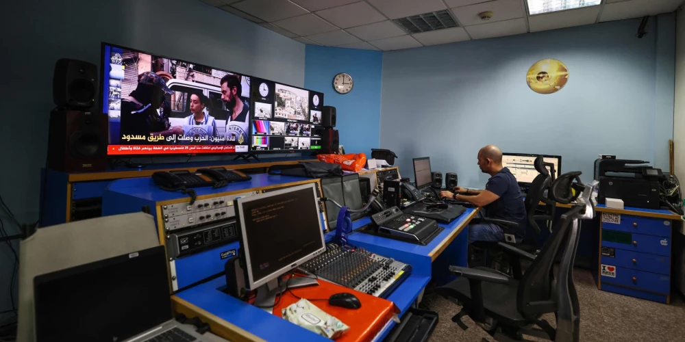 Izraēla aizliedz "Al Jazeera" televīzijas kanālu un tam aizliedz veidot reportāžas