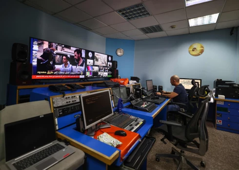 Izraēla aizliedz "Al Jazeera" televīzijas kanālu un tam aizliedz veidot reportāžas