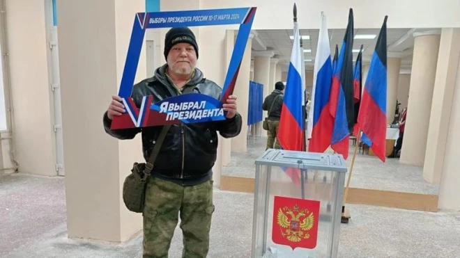 Raselam Bentlijam jau kopš pusaudža gadiem nebija cieņas pret ASV prezidentiem, toties Putins kļuva par viņa elku. Attēlā – diktatora “pārvēlēšana”, Bentlijam atlicis dzīvot apmēram mēnesis.