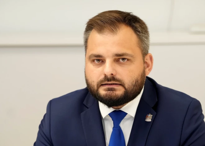 Arī "Vienotībai" bijuši dāsni deputātu palīgi un sinhronie ziedotāji