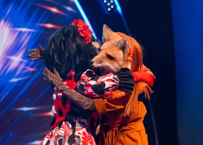 Svētdienas vakarā kanālā TV3 noslēdzās muzikālā šova “Balss maskā” ceturtā sezona. Šova finālā sacentās trīs dalībnieki – Slaims, Lapsa un Sirds, kas publiku priecēja ar savām mīļākajām balādēm. Finālā triumfēja un 5000 eiro naudas balvu ieguva viltīgā Lapsa, zem kuras maskas bija paslēpusies digitālā satura veidotāja un TV raidījumu vadītāja Nansija Garkalne.