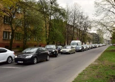 Ķirsis par auto stāvvietu maksām Rīgā: atbraukušajiem cenai jābūt augstākai