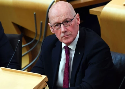 60 gadus vecais politikas veterāns Džons Svinijs ievēlēts par jauno Skotijas SNP līderi