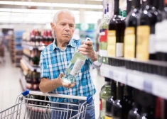 Давайте и пенсионерам запретим пить! Ограничения продажи алкоголя уже называют дискриминацией